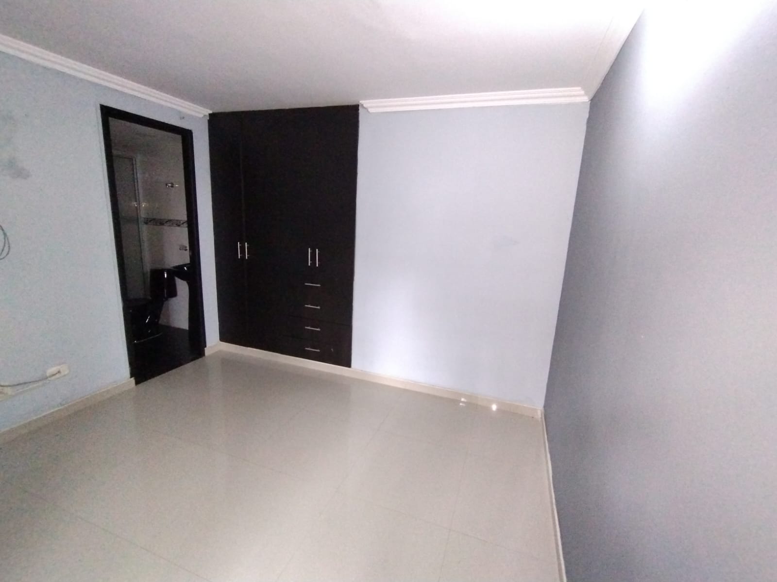 ARRIENDO APARTAMENTO DE TRES HABITACIONES